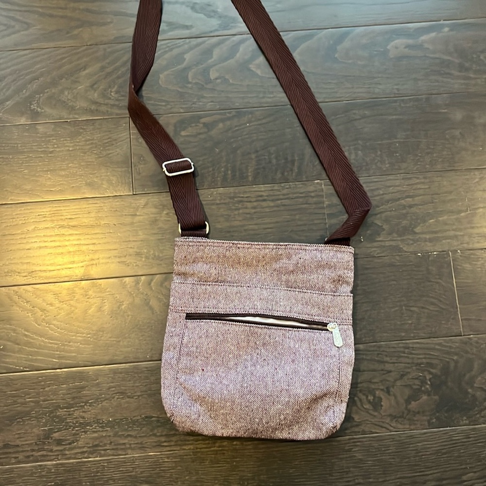 Thirtyone cross body bag. Plum color